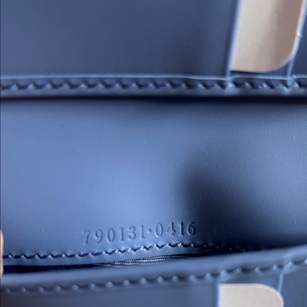 Gucci Periwinkle GG Embossed Zip Wallet - Picture 5 of 5